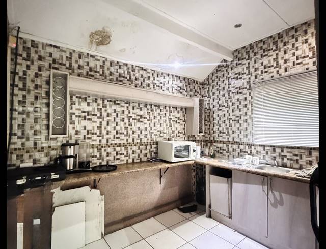 M² BUSINESS CENTRE FOR SALE IN WITBANK EXT 8